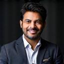 Dr. Ravi, ahlin perniagaan.